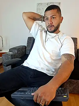 BrunoSilva  online show from August 3, 11:27 am