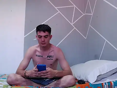 Zac Efront online show from July 14, 9:32 pm