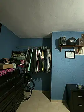 LatinoLeones online show from July 18, 5:25 am
