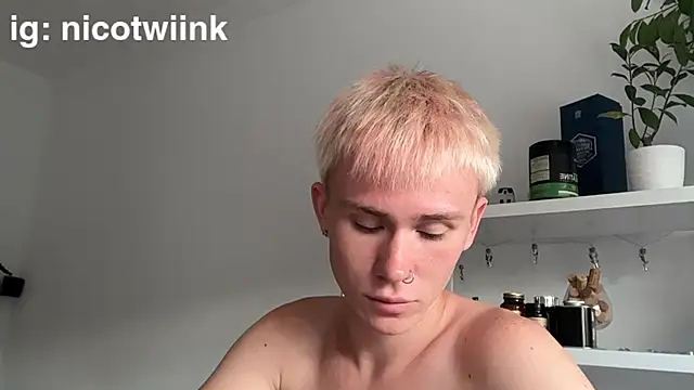 twiinknico online show from July 14, 10:21 am