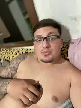 luisinnnnnn online show from August 2, 9:46 pm