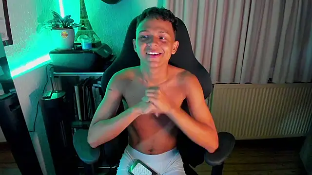 carlos 00foxx online show from July 13, 11:17 pm