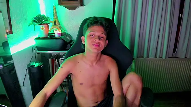 carlos 00foxx online show from July 10, 10:44 pm