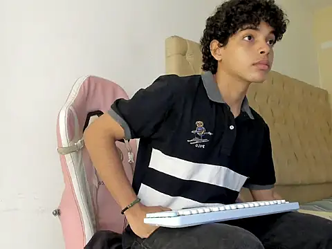 Boy king28 online show from July 5, 2:35 pm