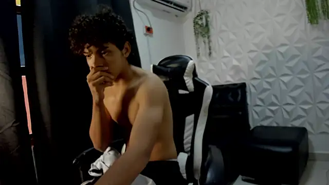 Boy king28 online show from June 27, 2:23 pm