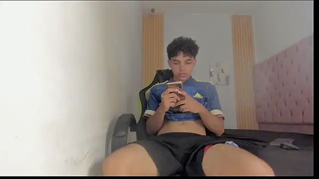Boy king28 online show from July 13, 8:33 pm
