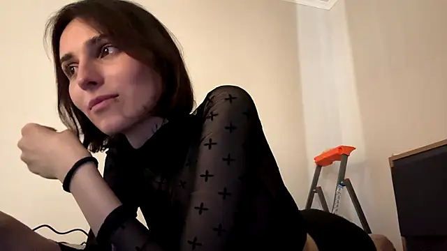 VivianGlow online show from July 3, 1:28 pm