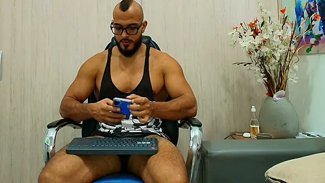 karymmusclet777 online show from July 6, 8:10 pm