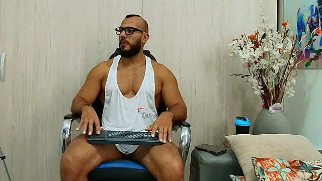 karymmusclet777 online show from July 2, 1:39 pm