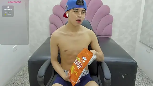 alan twink12 online show from July 12, 3:52 am