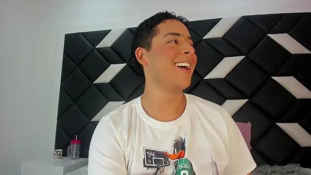 darian lafortezaa online show from August 3, 7:31 pm