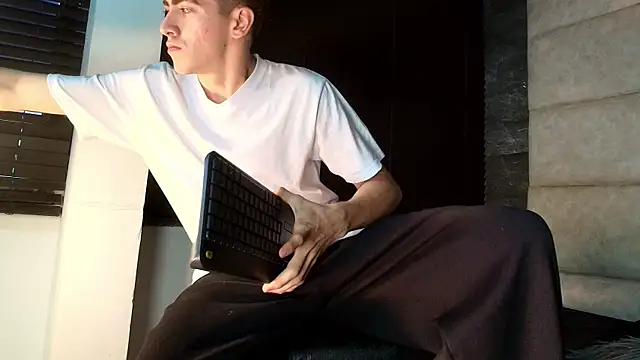 Tyler Mcrey online show from July 2, 1:17 pm
