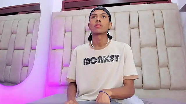 Cuteboyhenrik os online show from July 4, 3:31 am
