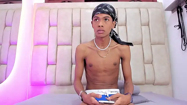 Cuteboyhenrik os online show from July 3, 3:23 am