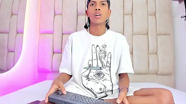 Cuteboyhenrik os online show from July 5, 4:19 am