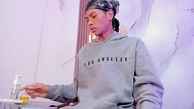 Cuteboyhenrik os online show from July 7, 12:42 pm