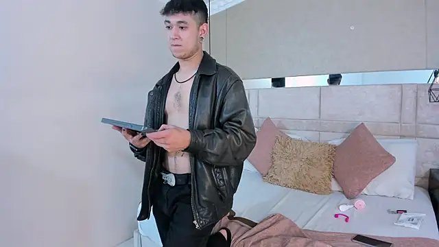 MarkLaurens online show from July 19, 2:23 pm