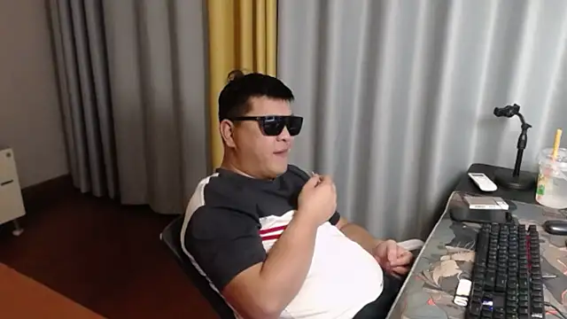 zhang1118 online show from July 28, 12:48 pm