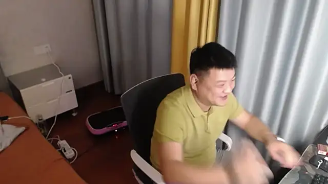 zhang1118 online show from August 5, 9:36 am