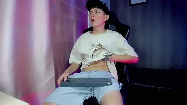 Hot athletes  online show from July 12, 8:33 pm
