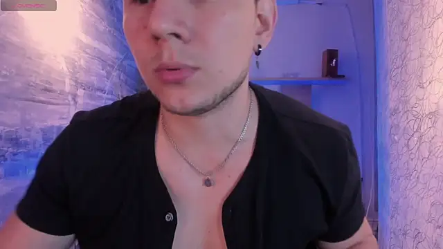 Izui Pierce online show from July 18, 1:27 pm