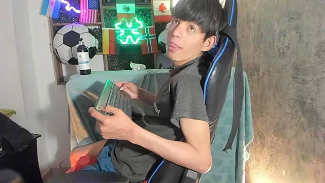 Alex it0  online show from July 3, 8:13 pm