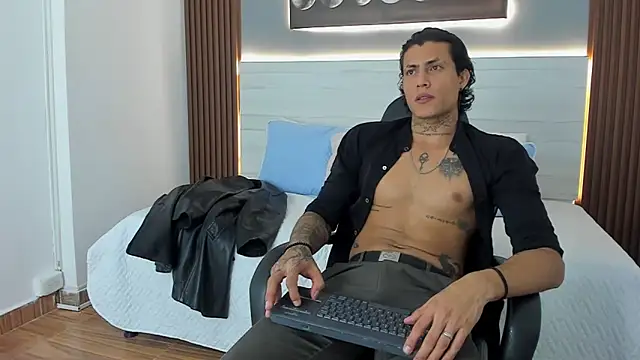 Damian romanoff  online show from July 4, 12:52 pm