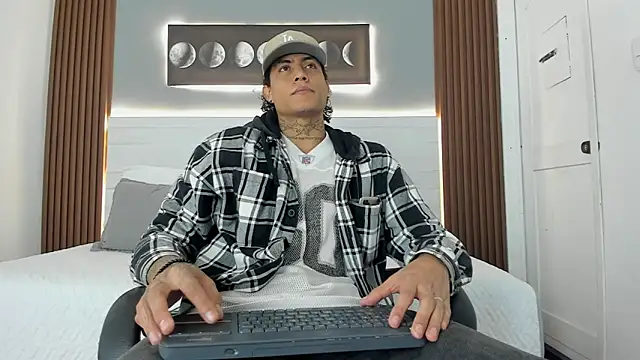 Damian romanoff  online show from July 7, 12:31 pm