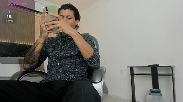 Damian romanoff  online show from July 21, 1:02 pm
