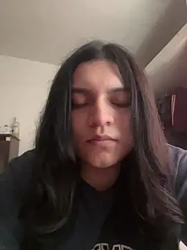 petitelatino online show from July 13, 9:39 pm