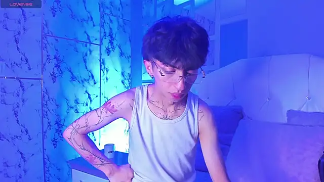 Dominik lux online show from July 22, 3:42 am