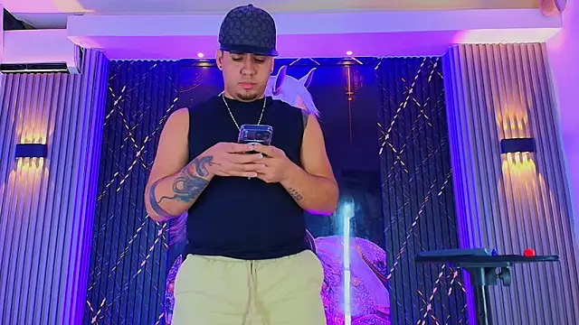 Iam Josue- online show from July 9, 6:00 pm