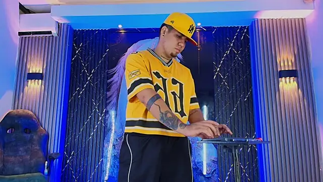 Iam Josue- online show from July 12, 6:54 pm