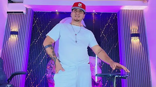 Iam Josue- online show from July 10, 6:10 pm