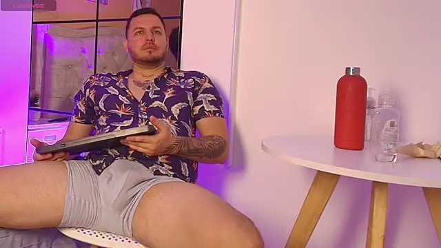 Jaxen Steel online show from July 6, 3:03 pm
