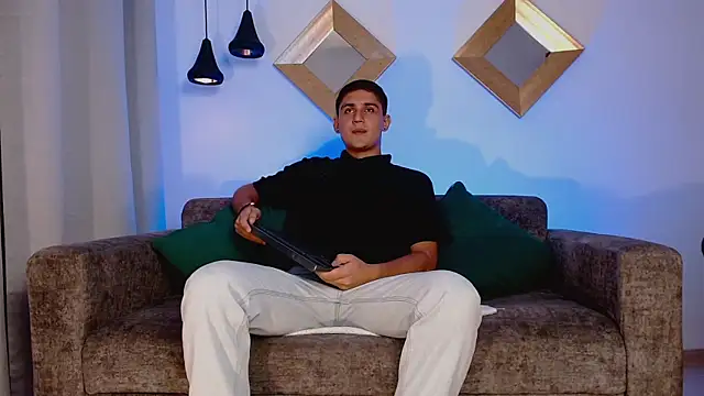 ElianCruzz online show from July 29, 11:37 pm
