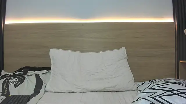 Travis black  online show from July 12, 5:09 am