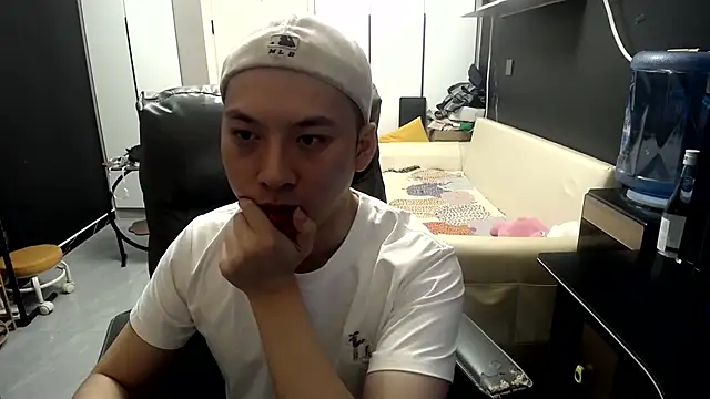 yichen008 online show from July 17, 2:02 pm