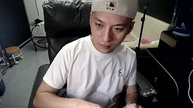 yichen008 online show from July 18, 2:11 pm