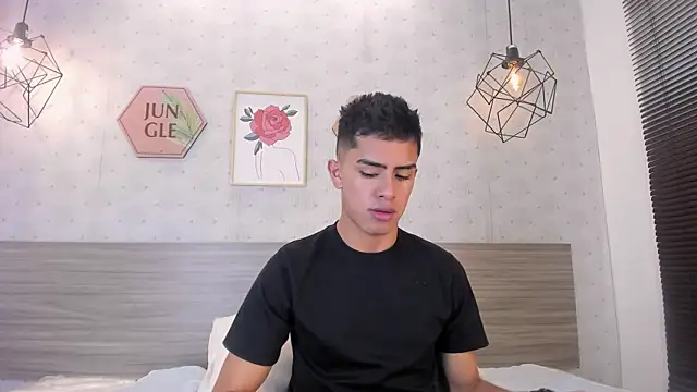 Alejo Jones  online show from July 28, 12:48 pm
