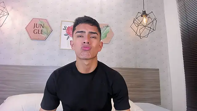 Alejo Jones  online show from July 28, 12:34 pm