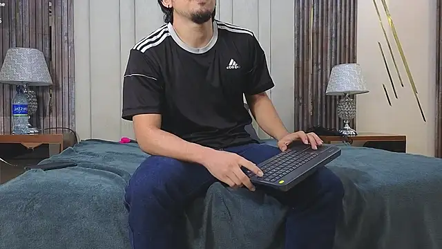 LatinShortt online show from July 11, 2:30 pm