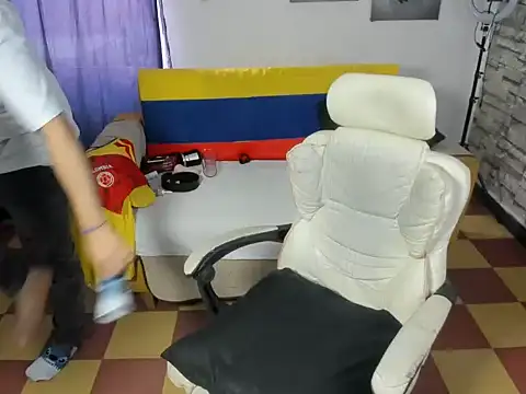 mike lovers  online show from July 28, 7:26 pm