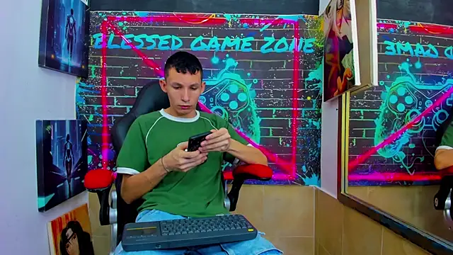 Isaak Bless online show from August 1, 8:08 pm