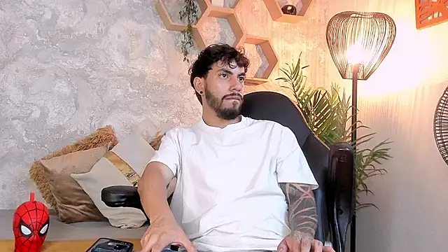leviwolff online show from July 30, 7:08 am