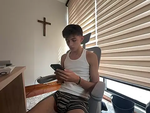 ItsJuanLuxxOficial online show from August 2, 9:13 pm
