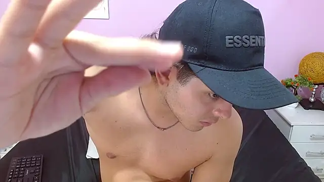 zayne lyon online show from July 28, 4:39 pm