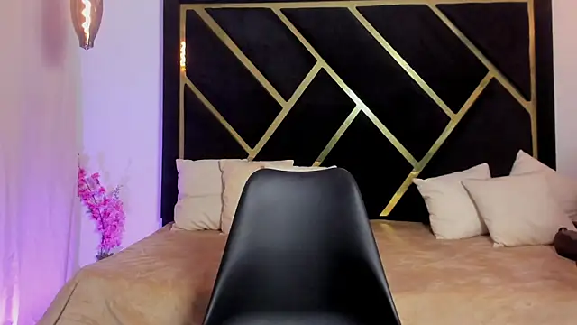 tiago noir online show from July 31, 4:01 am