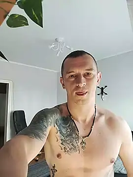 StanWolf93 online show from August 4, 10:32 am