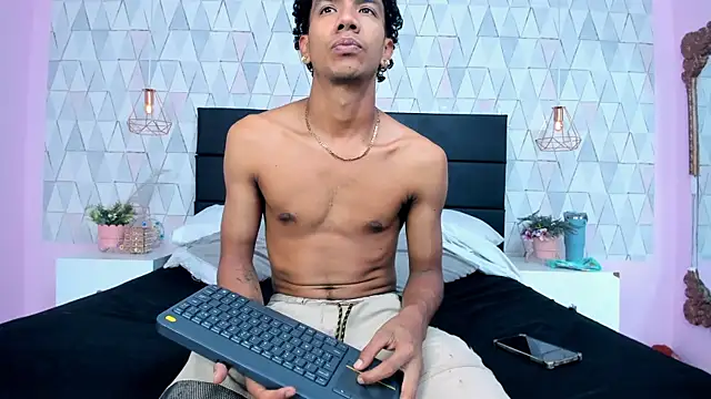 MarckThompsonn online show from July 28, 12:23 pm